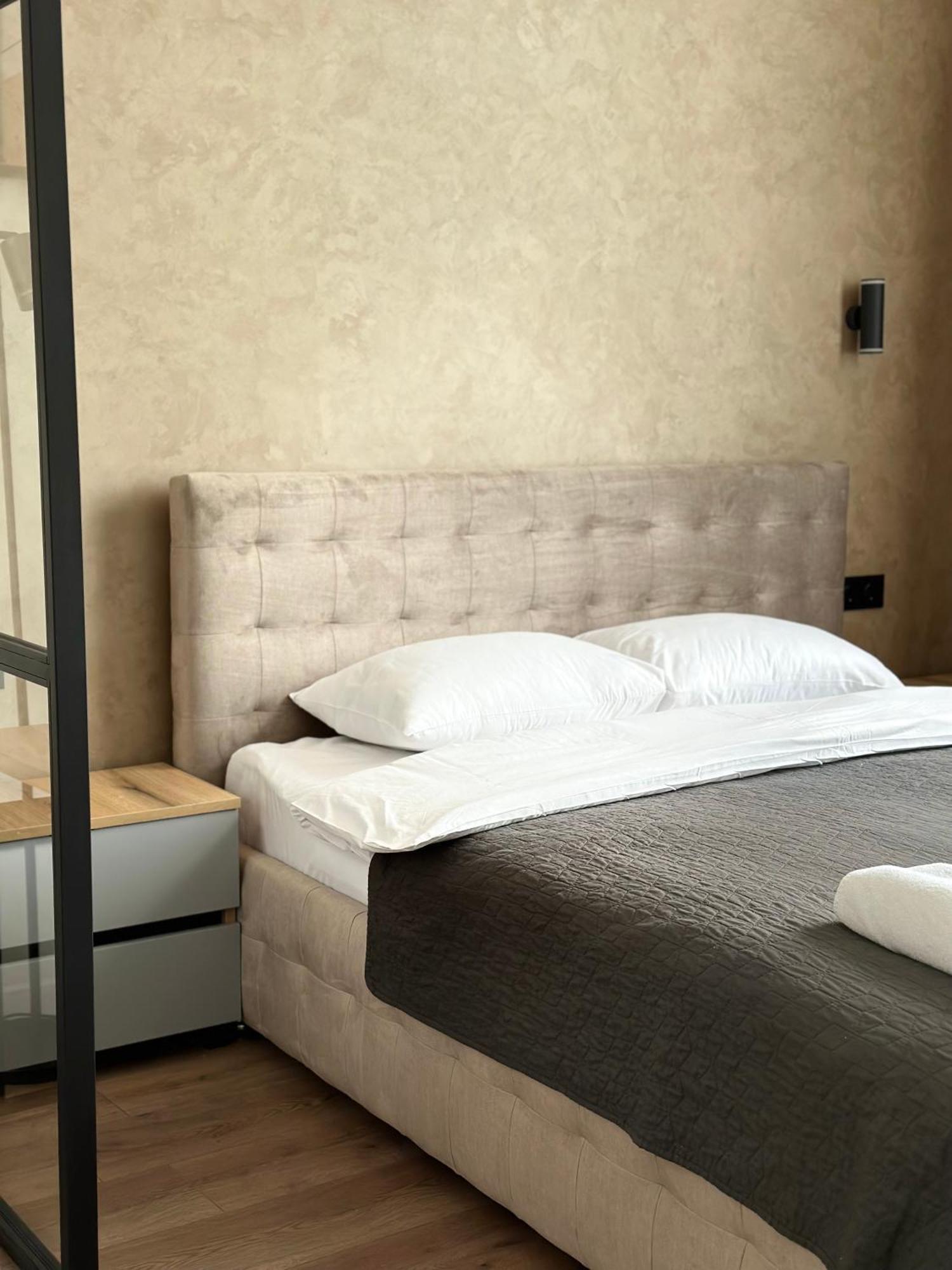 Romantic Apartments - In The Center Of Lviv , King-Size Bed Kültér fotó