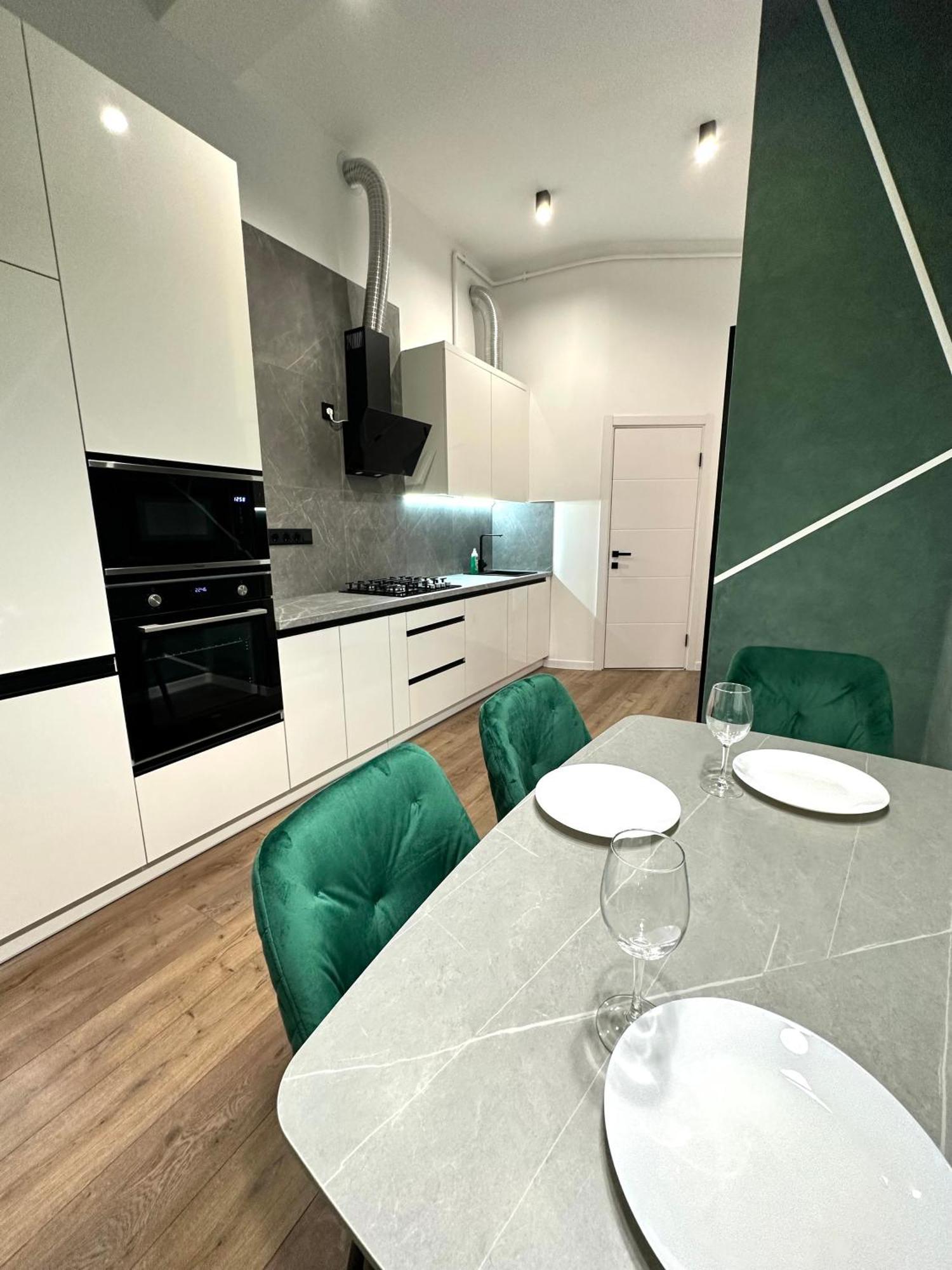 Romantic Apartments - In The Center Of Lviv , King-Size Bed Kültér fotó
