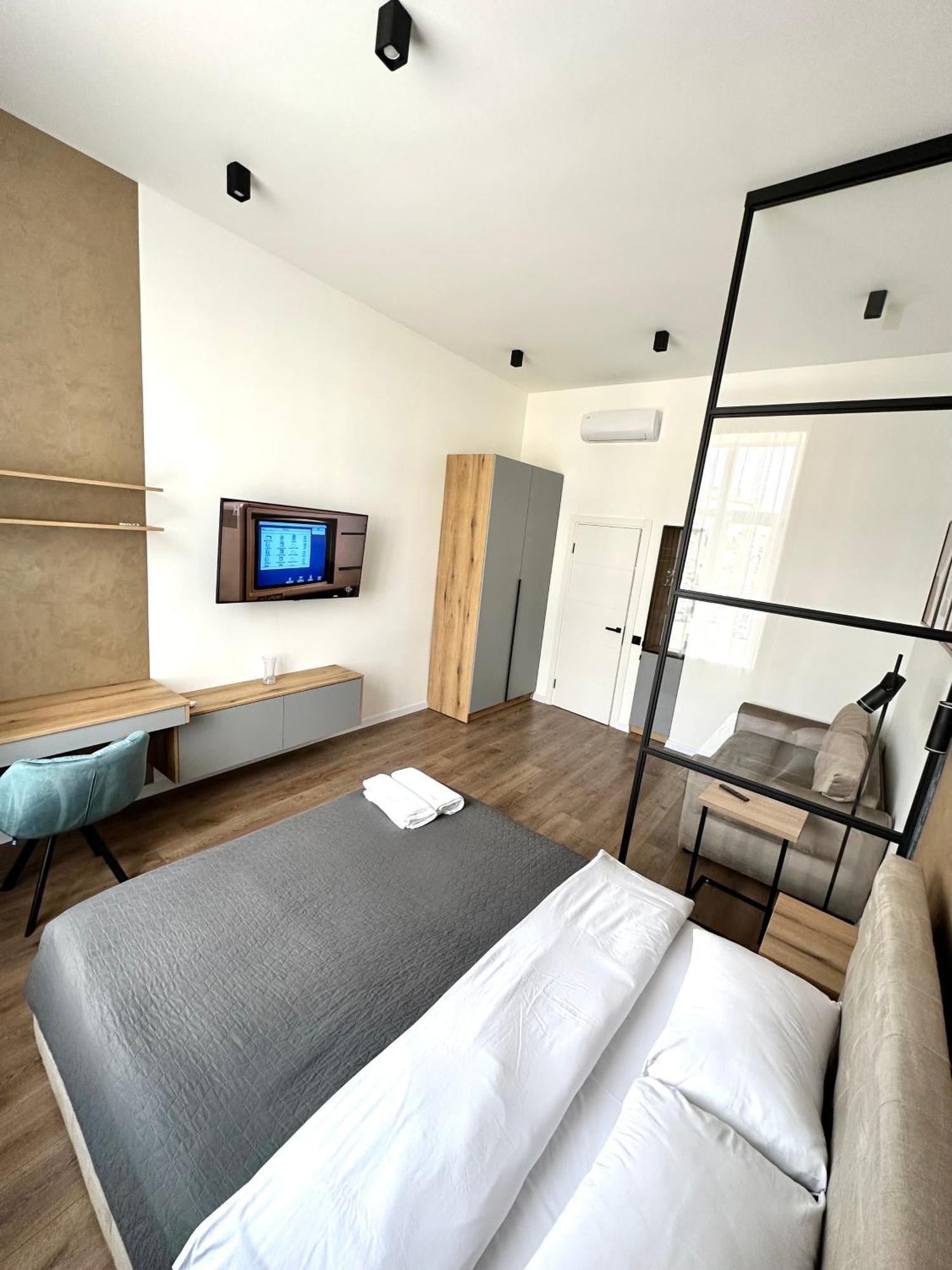 Romantic Apartments - In The Center Of Lviv , King-Size Bed Kültér fotó