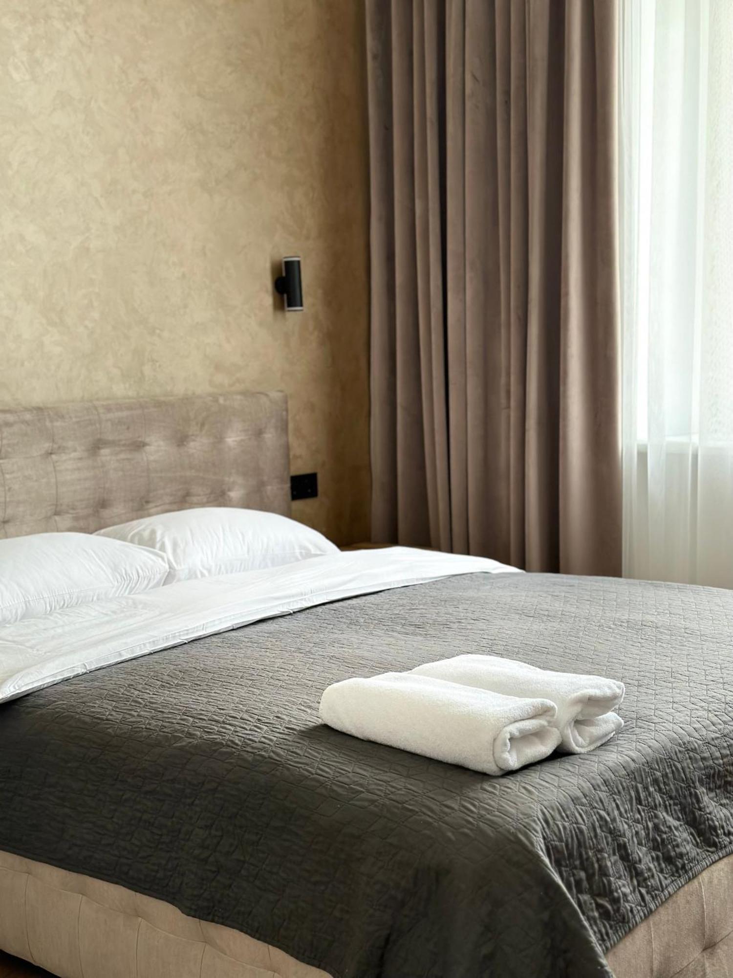 Romantic Apartments - In The Center Of Lviv , King-Size Bed Kültér fotó