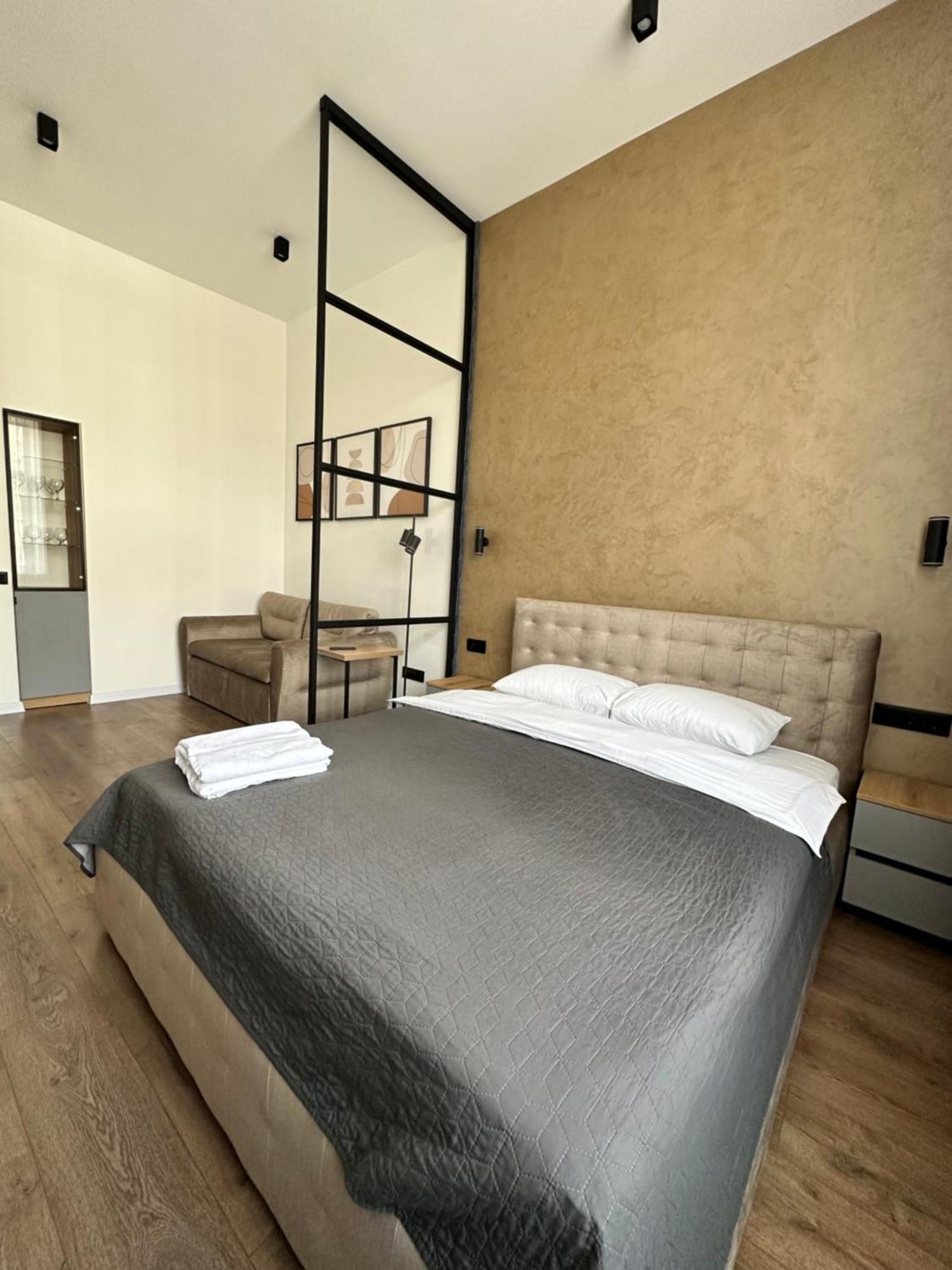Romantic Apartments - In The Center Of Lviv , King-Size Bed Kültér fotó