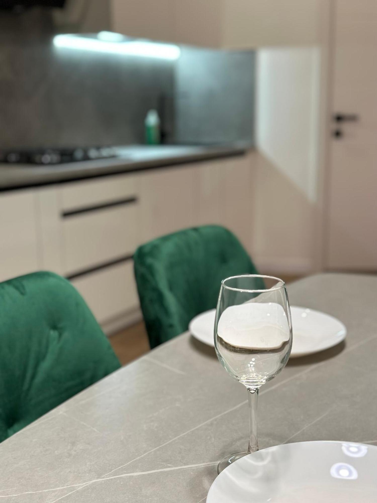 Romantic Apartments - In The Center Of Lviv , King-Size Bed Kültér fotó