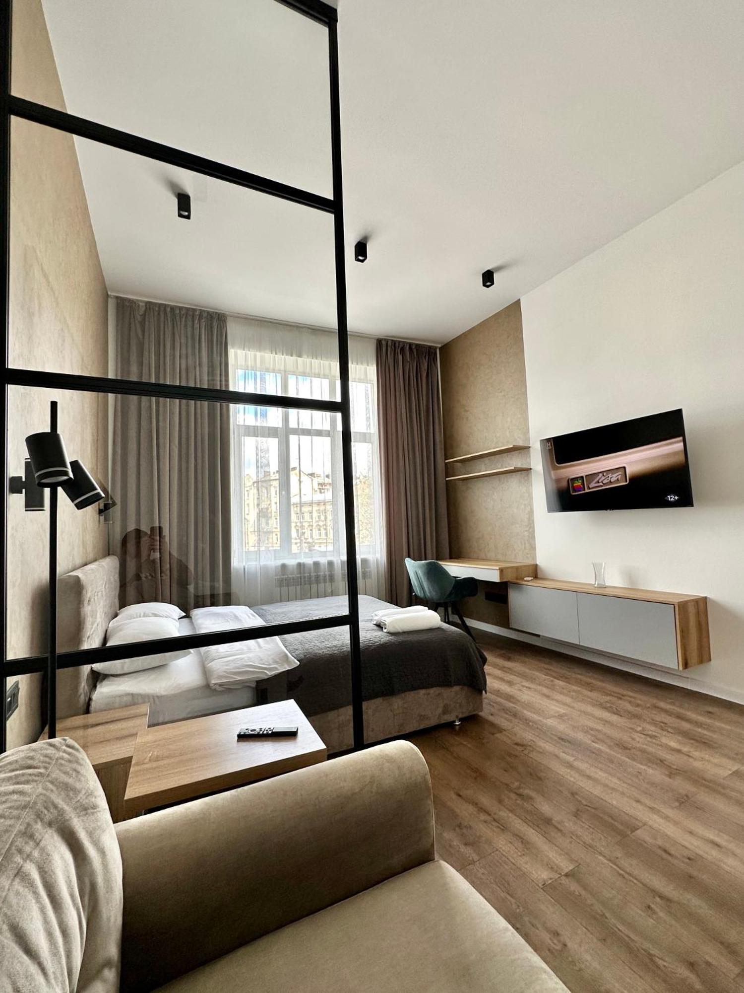 Romantic Apartments - In The Center Of Lviv , King-Size Bed Kültér fotó